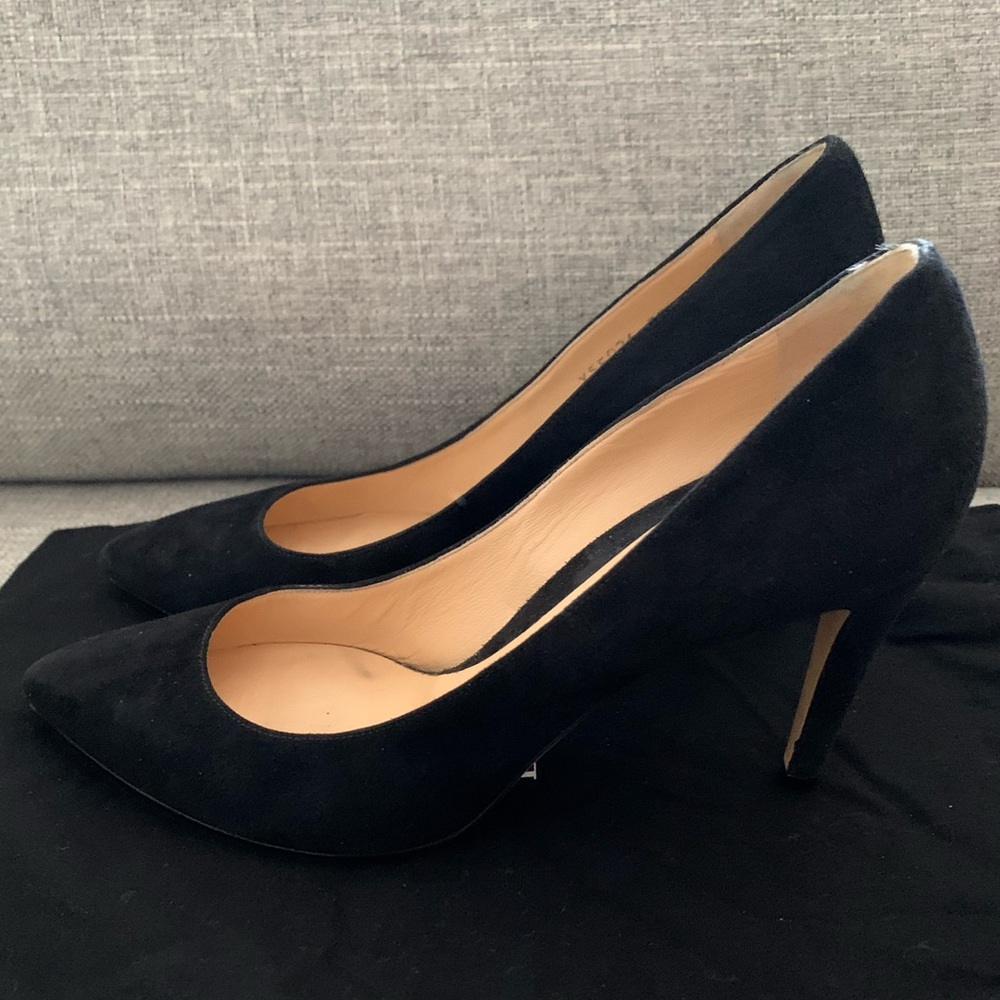 🖤ARMANI COLEZZIONI BLACK SUEDE PUMPS🖤